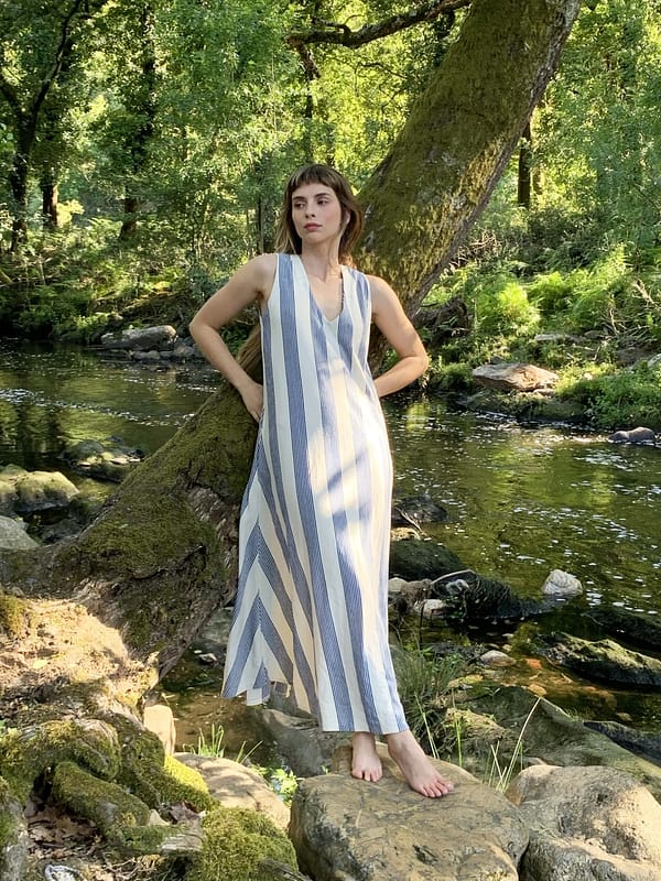 maxi dress with evasé cut-out